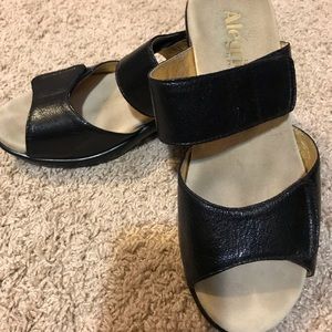Algeria Velcro closure shoes